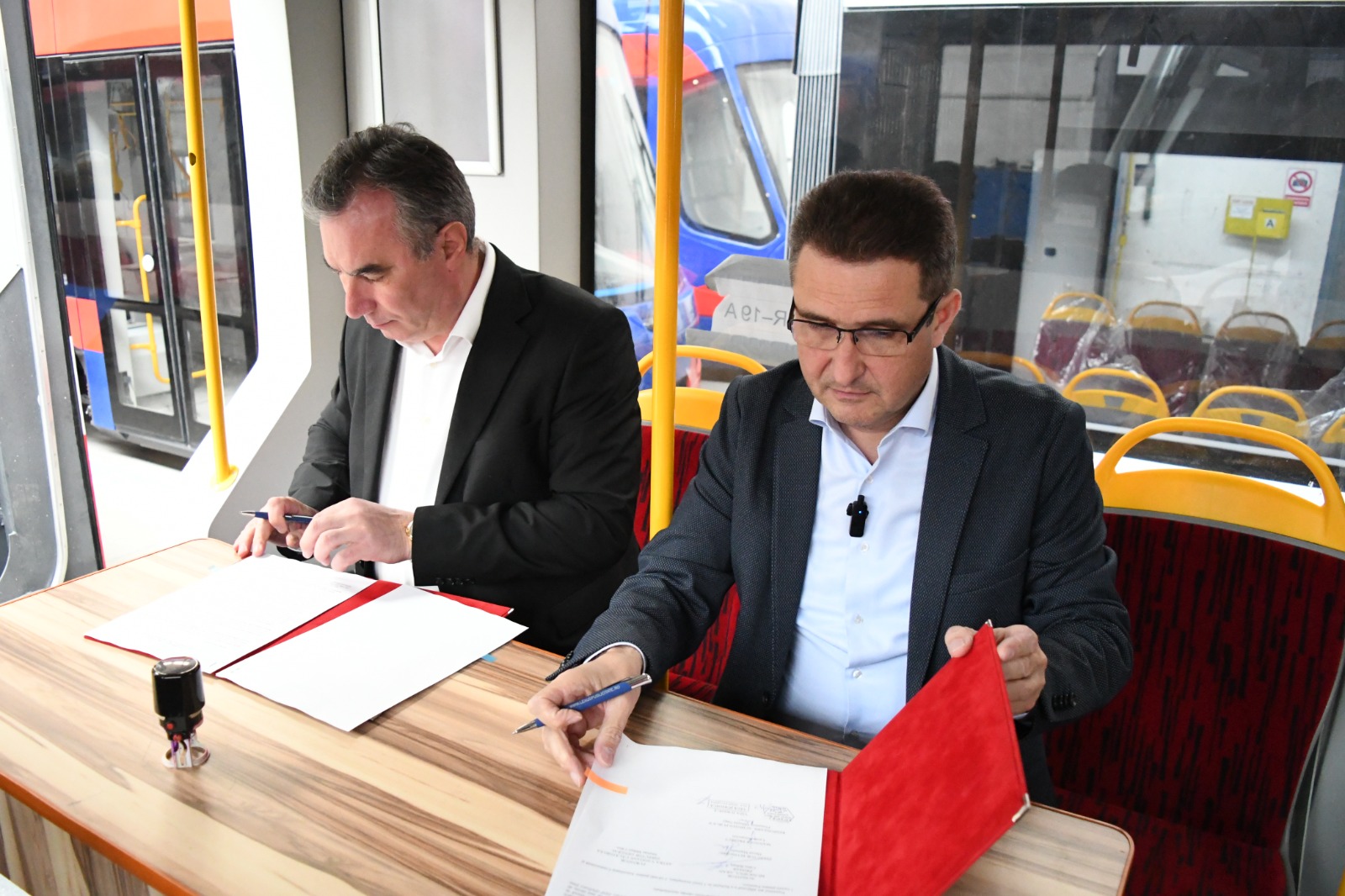 semnare contract 2